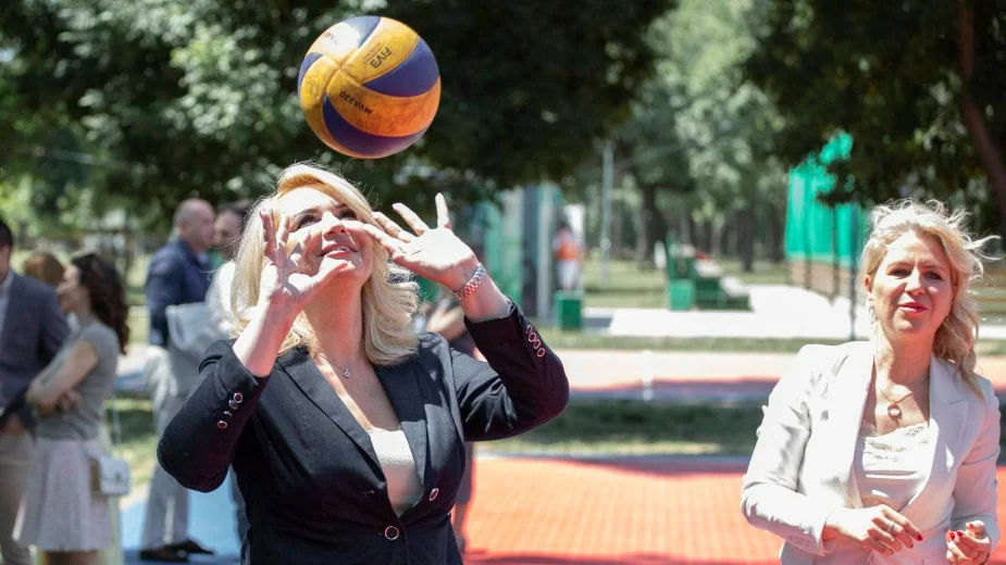 Kako je ministarka Darija Kisić izabrana za redovnu profesorku Medicinskog fakulteta u Beogradu? 1