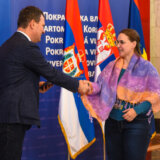 Mirović dodelio ugovore ženama za kupovinu kuća u Vojvodini: Ponovićemo ovaj konkurs i sledeće godine 12