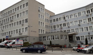 U kovid ambulanti u Užicu u istoj čekaonici deca i odrasli, nadležni kažu da je to privremeno 3 U kovid ambulanti u Užicu u istoj čekaonici deca i odrasli, nadležni kažu da je to privremeno 3