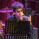 Žera iz Crvene jabuke o vlasnici zadnjice s omota njihovog prvog albuma: “Ta devojka je danas jedna ozbiljna gospođa“ 2