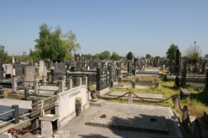 Koliko koštaju sahrane u Srbiji i gde ljudi sahranjuju svoje najmilije po selima: Pojedini sami kopaju rake da bi uštedeli 3