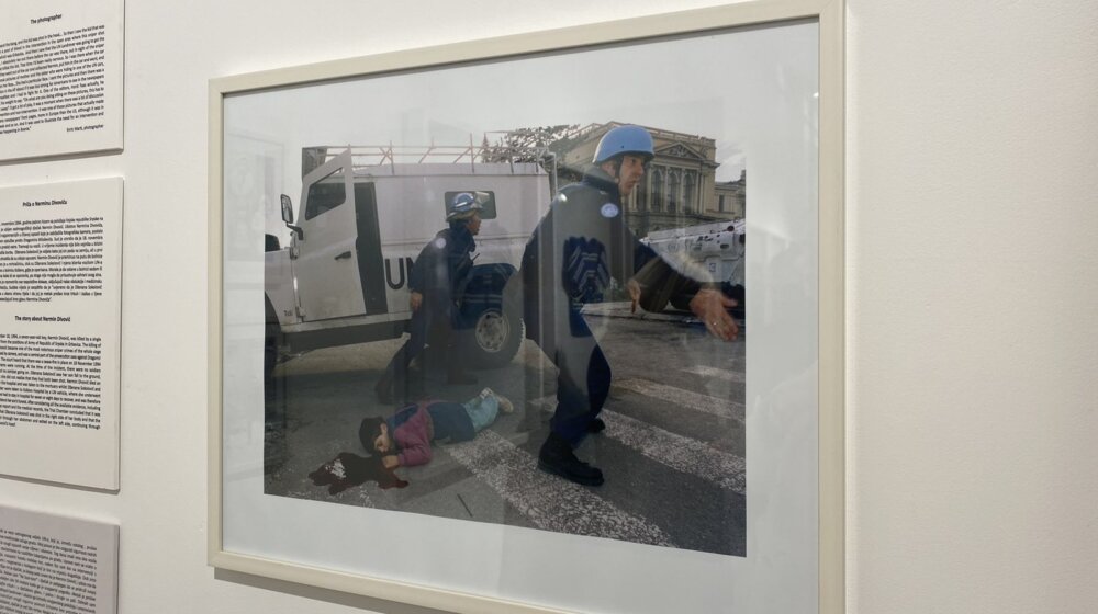 "Lekcije o porazu fašizma još nismo naučili": Britanski fotograf Pol Louv, autor izložbe “Pazi snajper”, za Danas 1