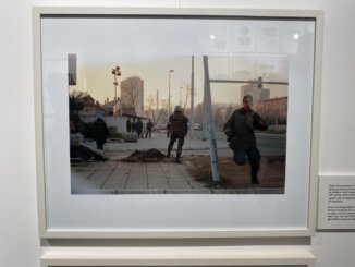 Otvorena izložba fotografija o opsadi Sarajeva Pola Louva i Rona Haviva “Pazi snajper” (FOTO) 2