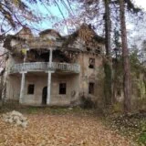 Urušava se Vila „Draga“ izgrađena u 19. veku, nedaleko od centralnog gradskog parka u Banji Koviljači 10