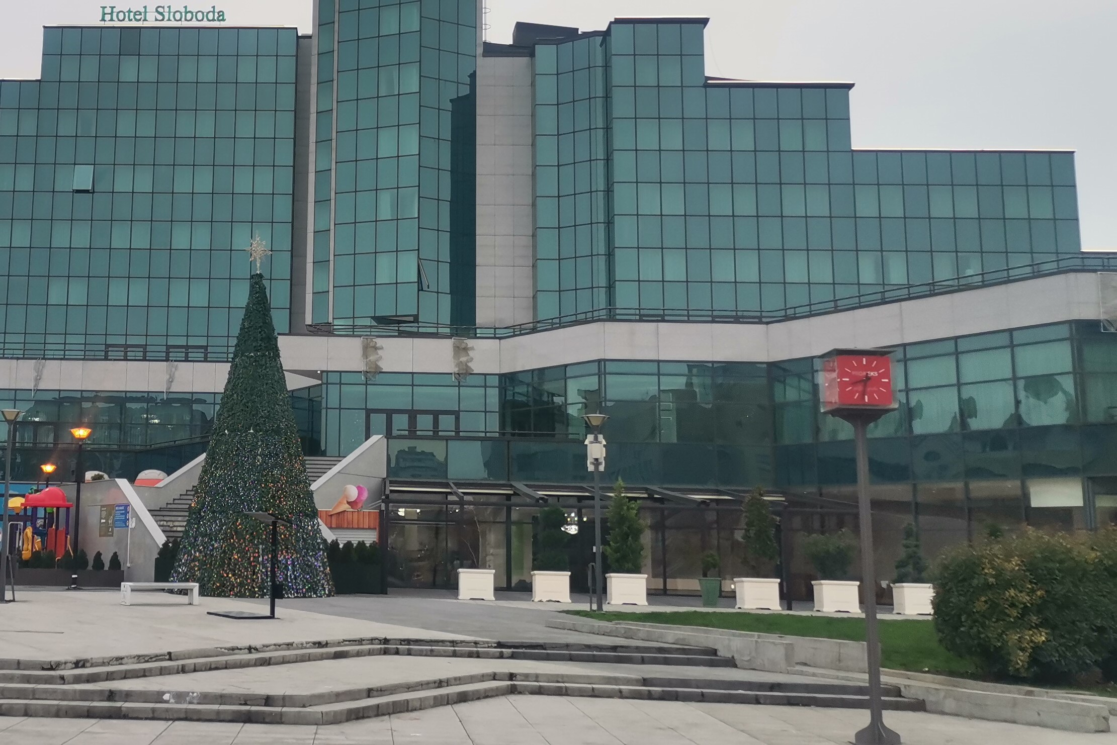 Kako izledaju novogodišnje jelke na gradskim trgovima u Srbiji? (FOTO) 10 Kako izledaju novogodišnje jelke na gradskim trgovima u Srbiji? (FOTO) 10