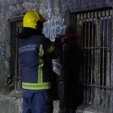 Mačka spasila život muškarcu u požaru u Južnom bulevaru 9