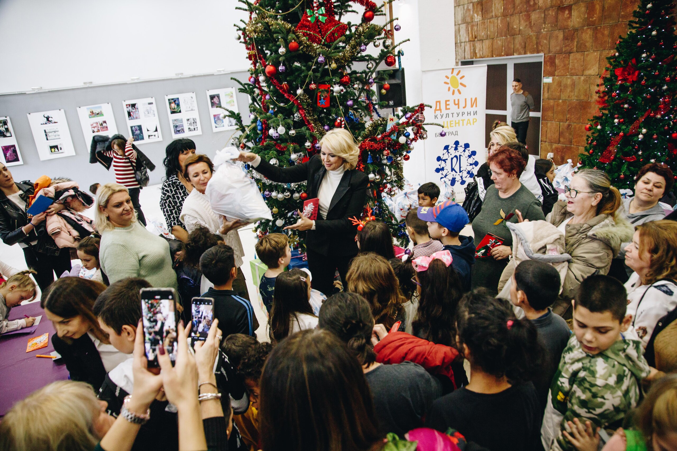 Mozzartov trijumf humanosti potvrđen i u 2022. godini: Paketići za decu širom Srbije 4