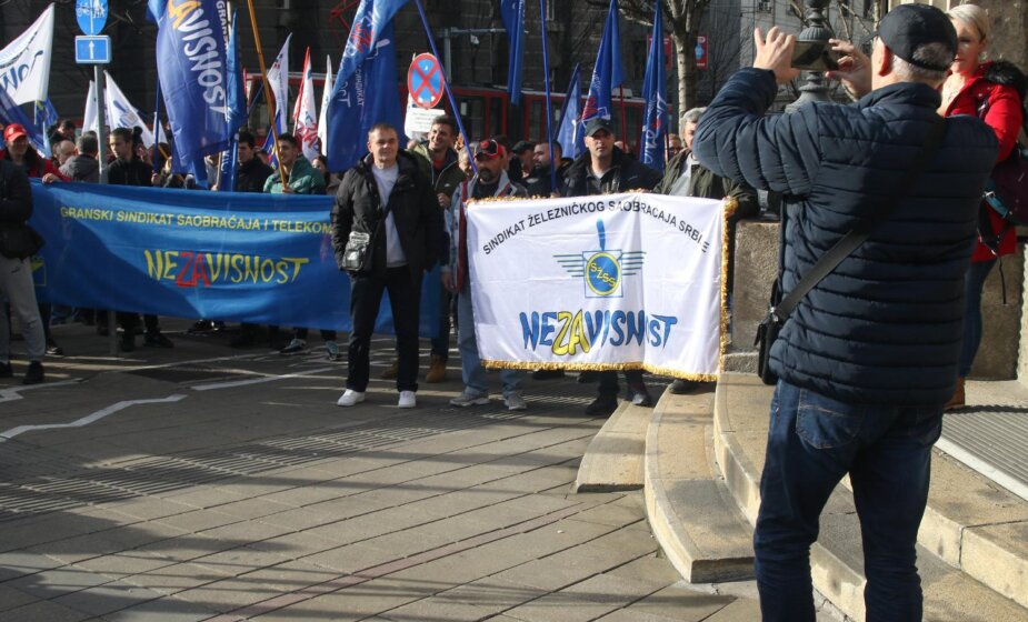Protest zaposlenih u javnom sektoru ispred Vlade Srbije 1