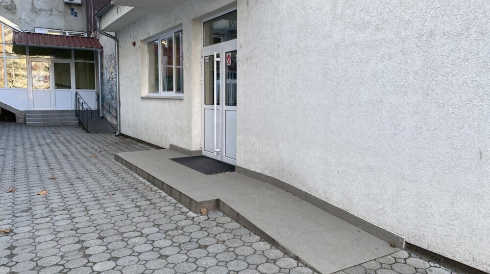 OŠ "Svetozar Marković" u Kragujevcu: Lažna vest da je škola nepristupačna za osobe sa invaliditetom 1
