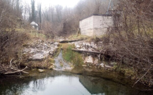 Meštani ogorčeni na užičku vlast: Ni posle dugogodišnjih obećanja nije asfaltiran put do vodovoda u Gajevima 3 Meštani ogorčeni na užičku vlast: Ni posle dugogodišnjih obećanja nije asfaltiran put do vodovoda u Gajevima 3