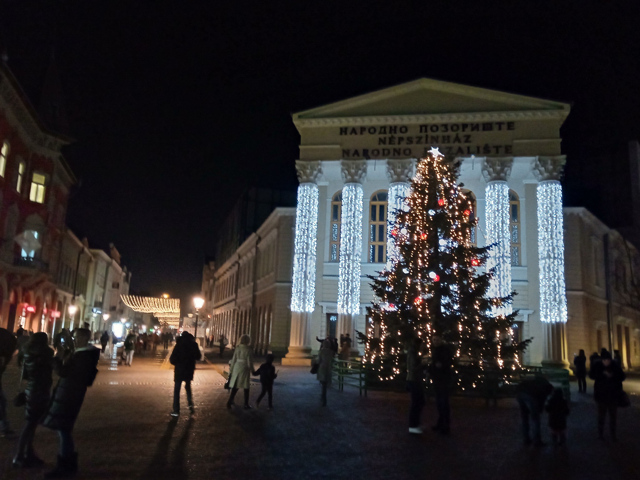 Kako izledaju novogodišnje jelke na gradskim trgovima u Srbiji? (FOTO) 4 Kako izledaju novogodišnje jelke na gradskim trgovima u Srbiji? (FOTO) 4
