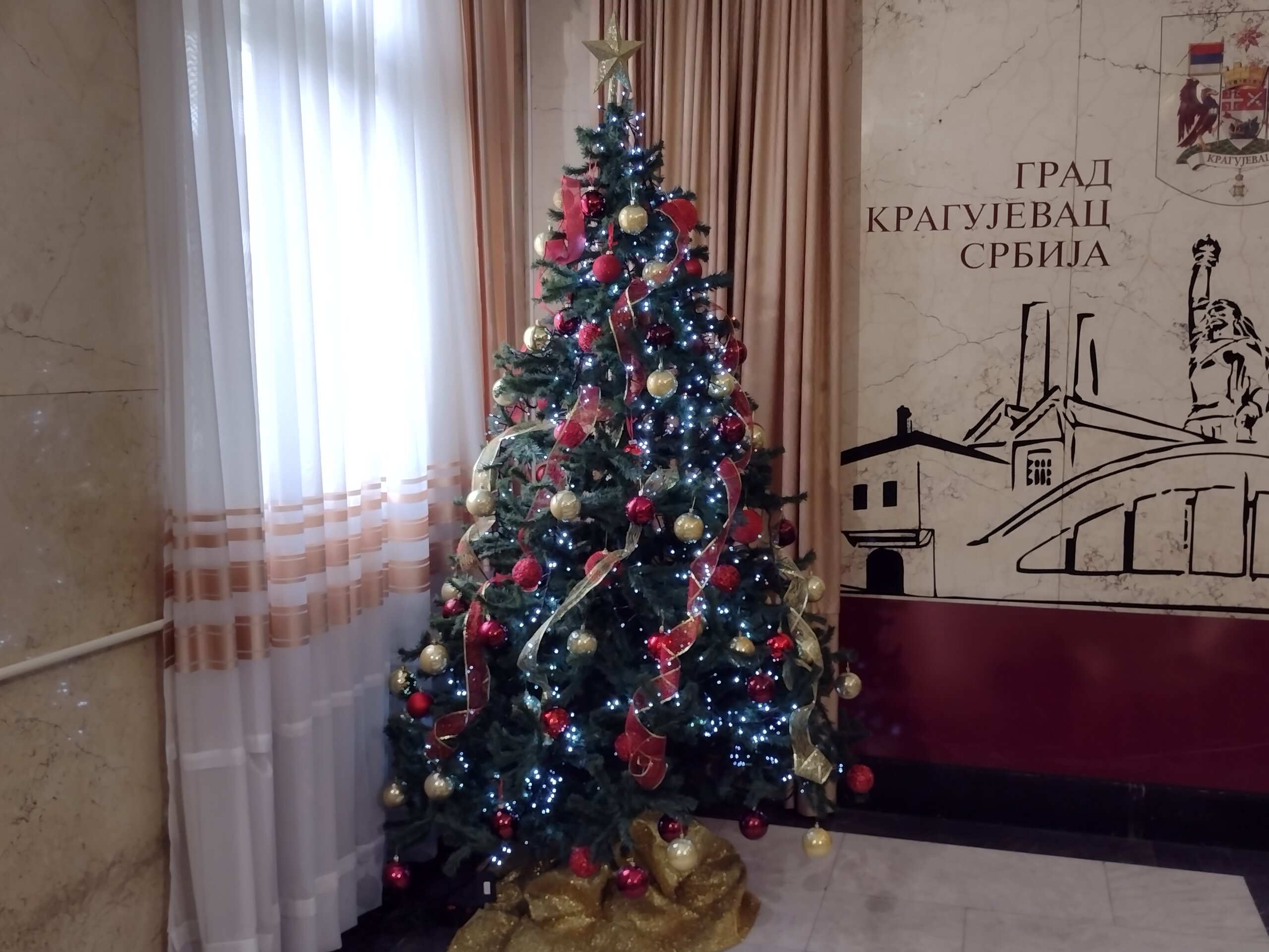 Kako izledaju novogodišnje jelke na gradskim trgovima u Srbiji? (FOTO) 5 Kako izledaju novogodišnje jelke na gradskim trgovima u Srbiji? (FOTO) 5