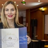 U Ateljeu 212 Kalini Kovačević svečano uručena nagrada "Ružica Sokić": Za mene je ovo veliki dan i velika čast 9