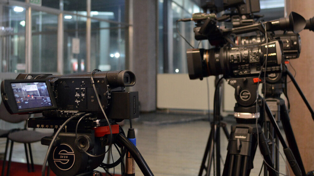 Asocijacija novinara Kosova osudila napad na novinare televizije T7 20
