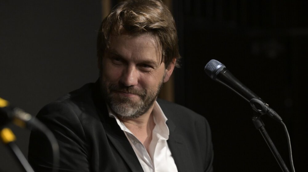 Veče poezije pesnika Marka Miloševića u Rimskoj dvorani Biblioteke grada Beograda: Kao u filmu "Nebo nad Berlinom" ništa nije važnije od susreta muškarca i žene 1