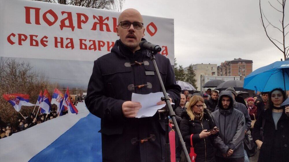 "Hermetički ćemo da zatvorimo Kosovo ako pokušaju da pomere barikade": Poručeno sa skupa podrške Srbima na Kosovu u Kragujevcu 9