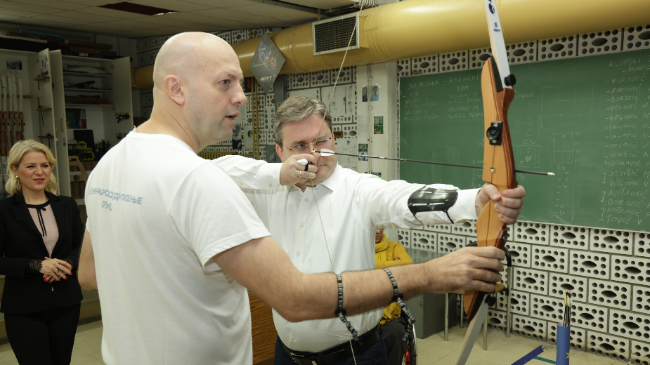Koje "talente" i umeća pokazuju političari na vlasti (FOTO/VIDEO) 4 Koje "talente" i umeća pokazuju političari na vlasti (FOTO/VIDEO) 4