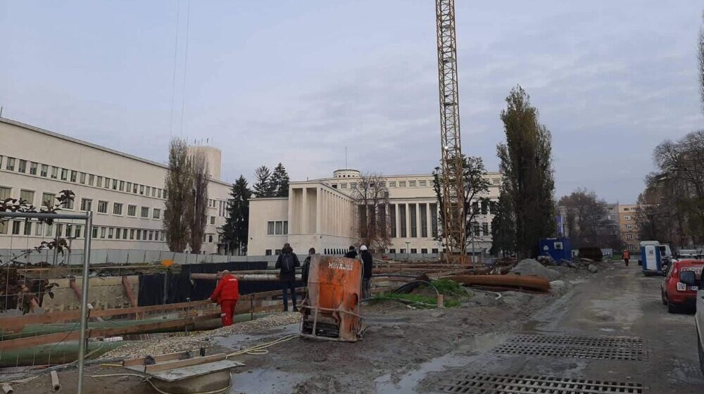 APV: Naprednjaci obmanjuju javnost u vezi sa izgradnjom garaže Banovina pored Skupštine Vojvodine 1
