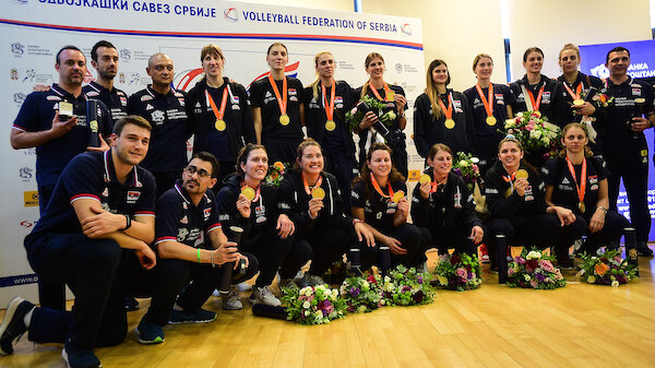 Pozadina rokade na selektorskoj klupi odbojkašica Srbije: Da li je osvajač svetske titule morao da ustupi mesto vrhunskom treneru? 1