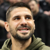 (VIDEO) Sa Mundijala na evroligaški večiti derbi: Aleksandar Mitrović bodri svoj Partizan protiv Crvene zvezde 13