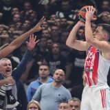 Crvena zvezda trojkom Nedovića rešila istorijski evroligaški večiti derbi sa Partizanom 13
