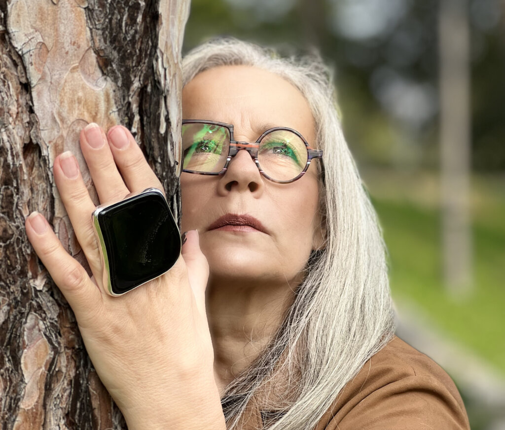 Izložba nakita i fotografija „Zrak sunca u mojoj mreži” Željke Bašić-Savić u Singidunumu 2