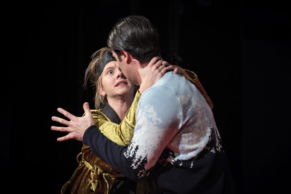 U Ateljeu 212 premijera predstave "Revolt" po drami slavne Alis Berč, u režiji Jovane Tomić: Poziv na žensku pobunu 3 U Ateljeu 212 premijera predstave "Revolt" po drami slavne Alis Berč, u režiji Jovane Tomić: Poziv na žensku pobunu 3