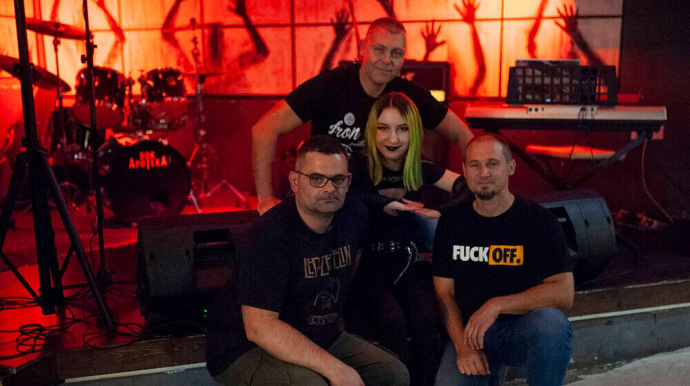 Rok Apoteka objavila svoj prvi album 1