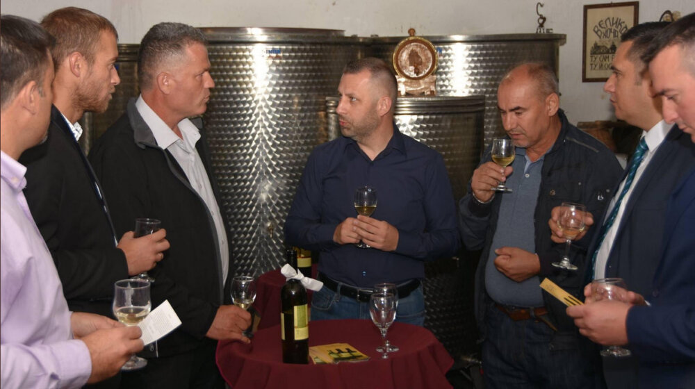 "Ne smeta Kurtiju srpsko vino, već odlučnost Srba da ostanu": Dalibor Jevtić povodom zaplene preko 40.000 litara vina u Velikoj Hoči 1