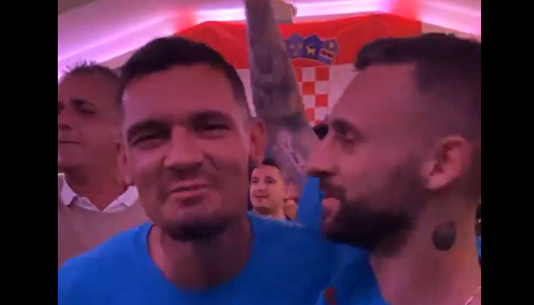Index.hr: Reprezentativci Hrvatske Lovren i Brozović tokom proslave uzvikivali "za dom spremni" (VIDEO) 1