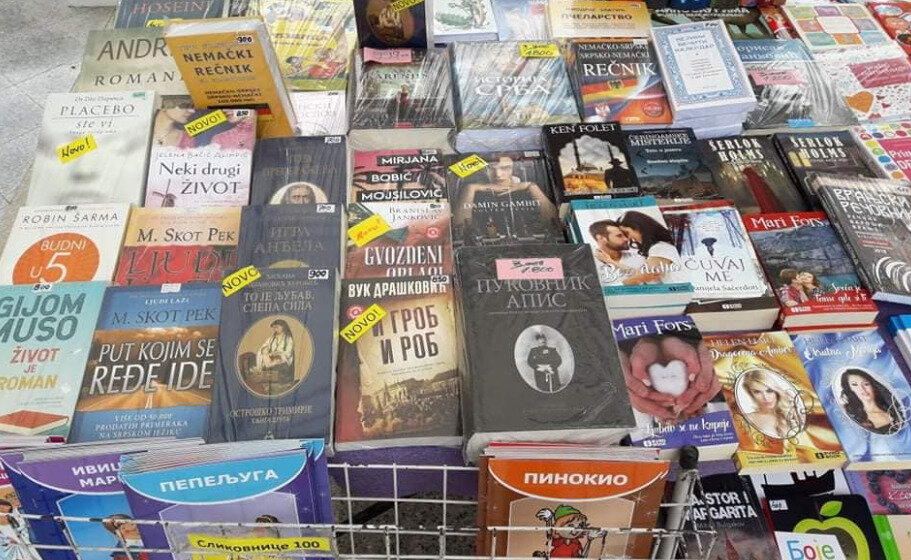 Otvoren Novogodišnji salon knjiga u Vranju: Najpopularniji naslovi domaćih izdavača po sajamskim cenama 1