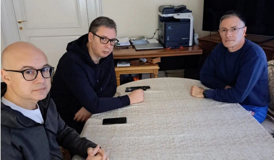 "Nema predaje": Vučić se sastao sa ministrom odbrane i načelnikom Generalštaba, objavio fotografiju na Instagramu 1