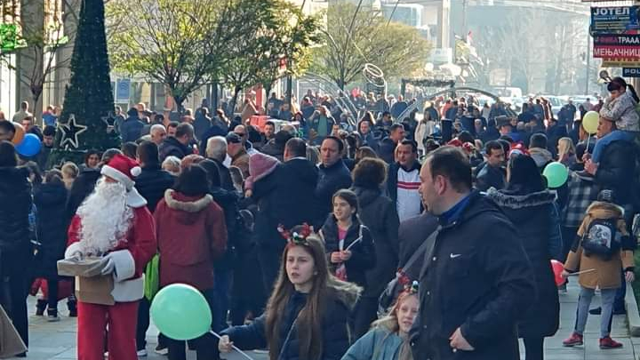 Velika pred novogodišnja gužva u centru Vranja 1