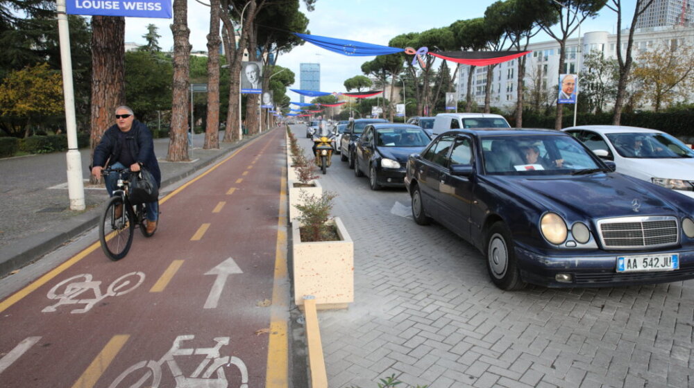 U Tirani održan protest ispred Ambasade Srbije 1