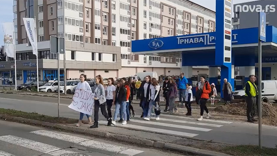 Protest građana u Kragujevcu na mestu nesreće gde je povređena devojčica 1