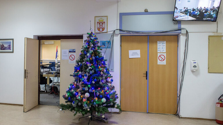 Novogodišnja poklon čestitka od 10.000 dinara za decu zaposlenih u organima grada Valjeva 1