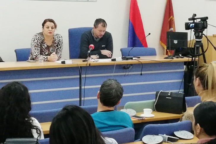 Kadrovskoj komisiji u Valjevu sporan zahtev bivše gradske urbanistkinje za naknadu od tri plate zbog prelaska na novo radno mesto 2 Kadrovskoj komisiji u Valjevu sporan zahtev bivše gradske urbanistkinje za naknadu od tri plate zbog prelaska na novo radno mesto 2