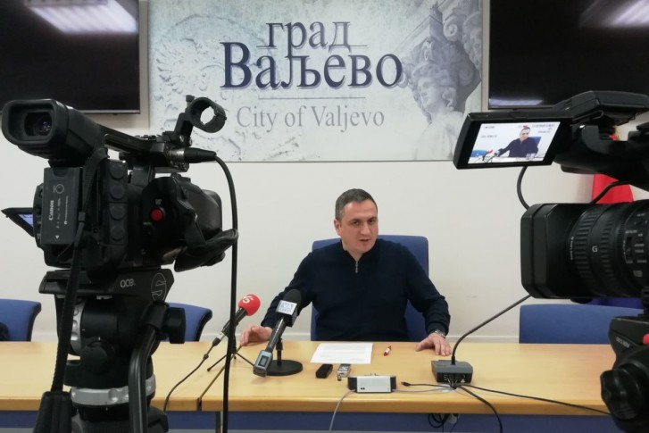 Kadrovskoj komisiji u Valjevu sporan zahtev bivše gradske urbanistkinje za naknadu od tri plate zbog prelaska na novo radno mesto 3 Kadrovskoj komisiji u Valjevu sporan zahtev bivše gradske urbanistkinje za naknadu od tri plate zbog prelaska na novo radno mesto 3