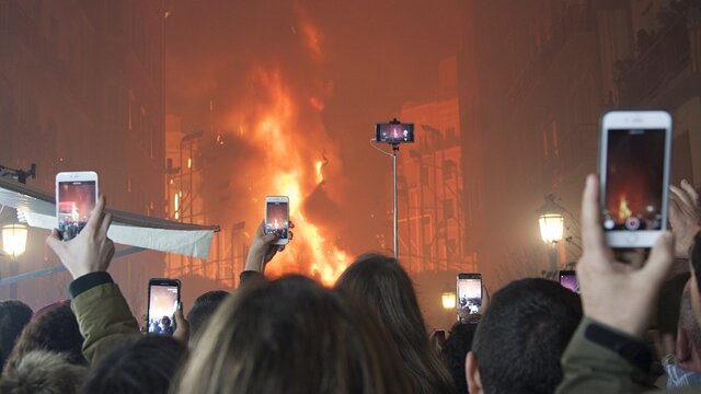 Zašto i dalje bacamo petarde: Uživanje u slavlju ili sebičnost na delu? 1
