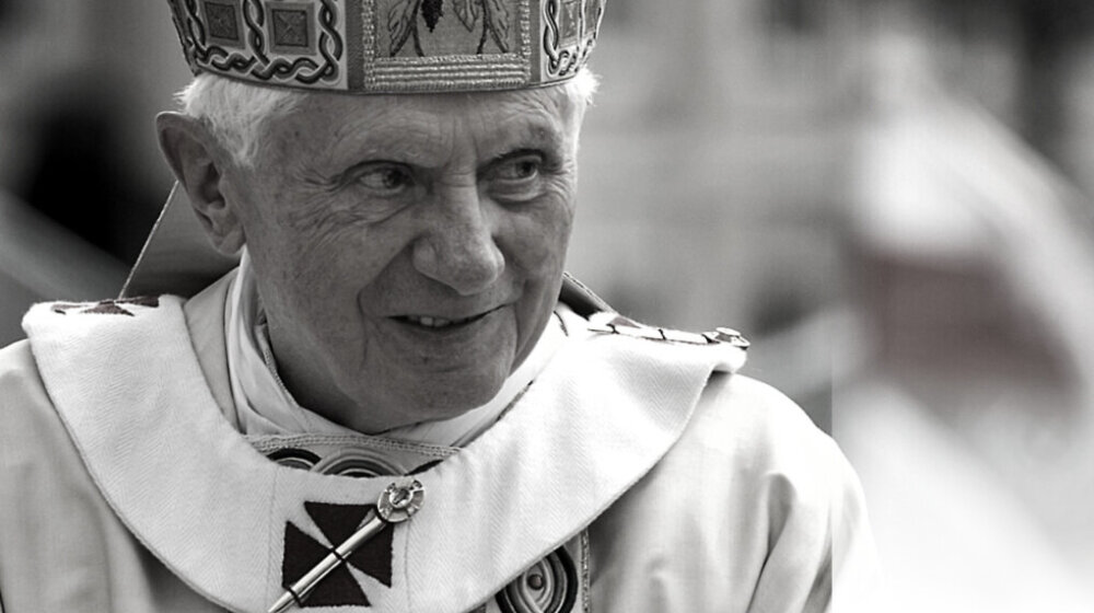 U Vatikanu prvi put sahrana bivšeg pape sa opelom koji će služiti sadašnji papa 1