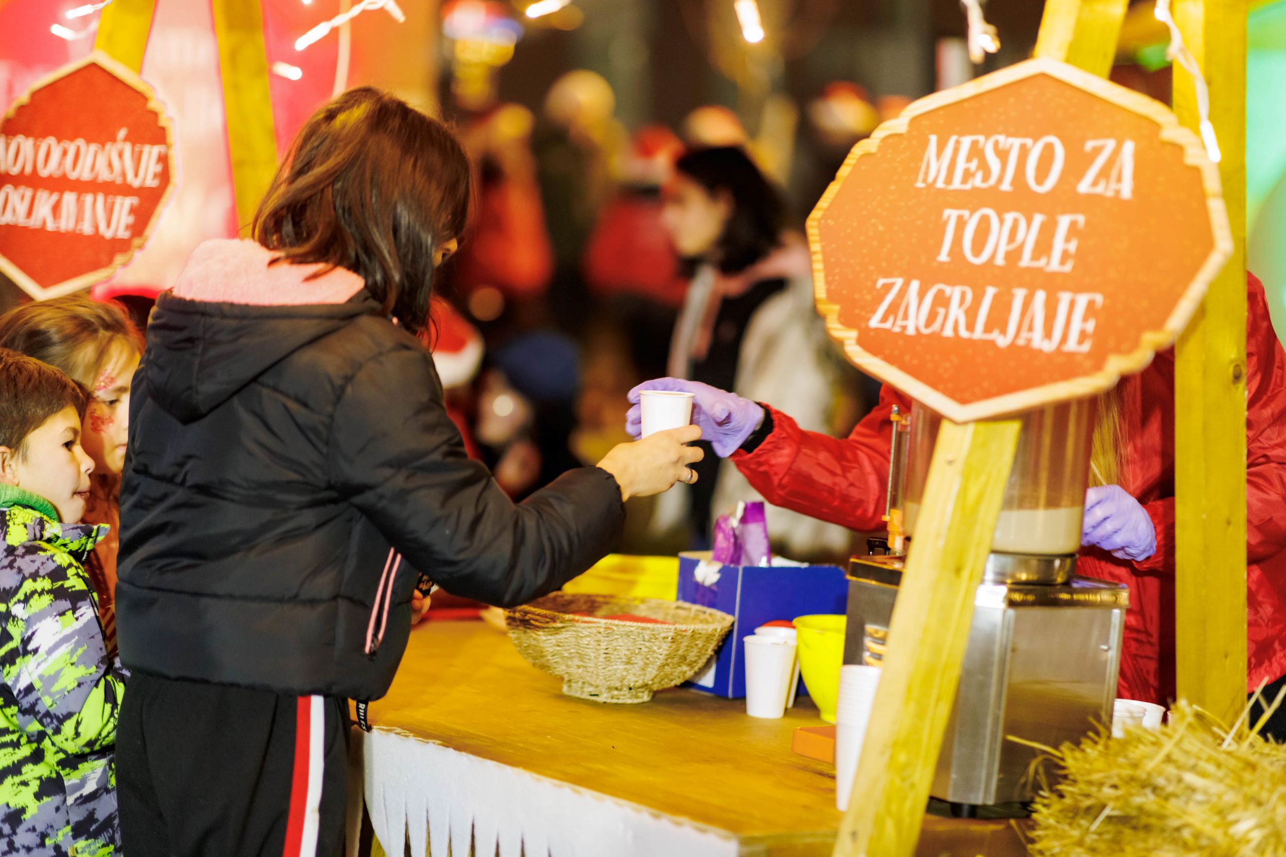 "Čekala sam ga i nisam mogla da spavam zbog njega": Pitali su mališane u Srbiji kakav je Deda Mraz, odgovori će vam zagrejati srca (VIDEO) 2