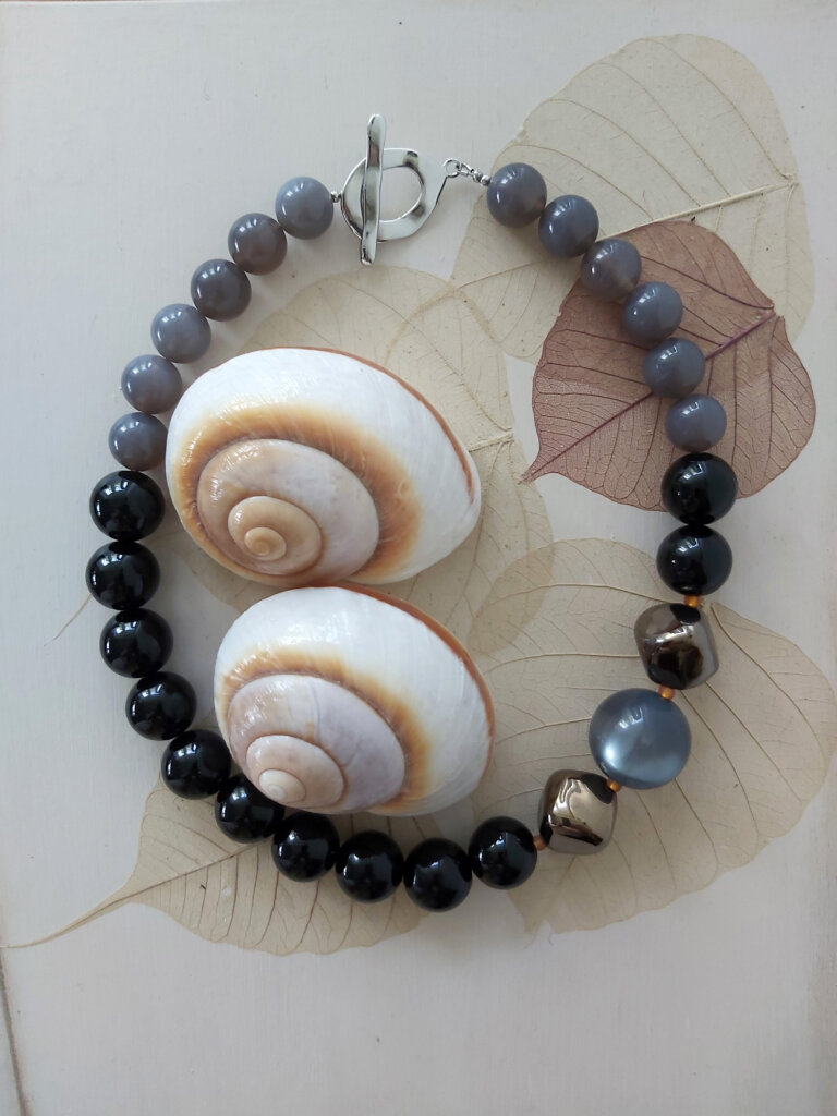 Izložba nakita i fotografija „Zrak sunca u mojoj mreži” Željke Bašić-Savić u Singidunumu 3