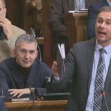Aleksić u Skupštini: Ko pije vino od 10.000 evra? 5