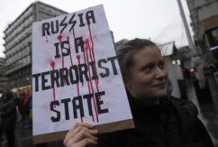 Završen protest Ruskog demokratskog društva, policija nije dala da priđu ambasadi Rusije (FOTO) 8