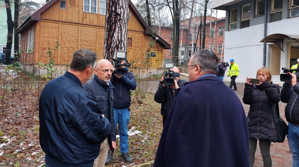 "To pitanje nije za nas": Reporter Danasa pokušao da sazna zašto se rekonstruiše objekat koji je izgrađen pre nekoliko dana u ZC Zaječar 6