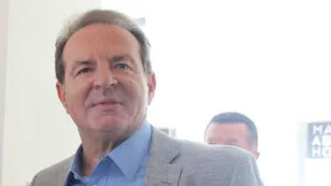 “Bogoljub Karić bi mogao da otkupi Pink i Informer, a onda da ih ugasi”: O najavi da se BK televizija ponovo vraća u Srbiju 4