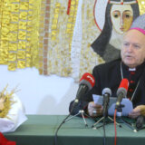 Božićna poslanica beogradskog nadbiskupa: "Ljudi da paze šta čitaju i da se zapitaju da li je neka vest korisna za njih" 8
