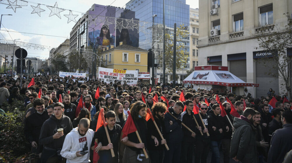 Više od 11.000 demonstriralo u Grčkoj u znak sećanja na ubistvo tinejdžera 2008. godine 1