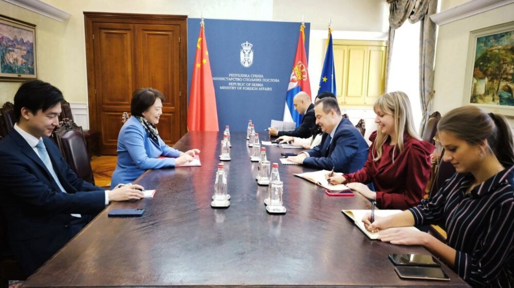 Ministar Dačić posle sastanka sa ambasadorkom Kine: Srbija dosledno podržava politiku „jedne Kine“ i princip „jedna zemlja, dva sistema“.  1
