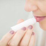 Kako sprečiti isušivanje i pucanje usana tokom zime? 1